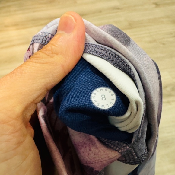 Lululemon - Wunder Under Leggings, Sunrise Silhouette Print, Size 8, Like New! - Picture 4 of 4